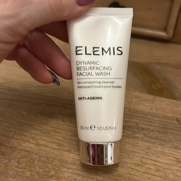 2 Elemis Superfood Aha Glow Cleansing Butter & Dynamic Resurfacing Facial Wash - Picture 2 of 7